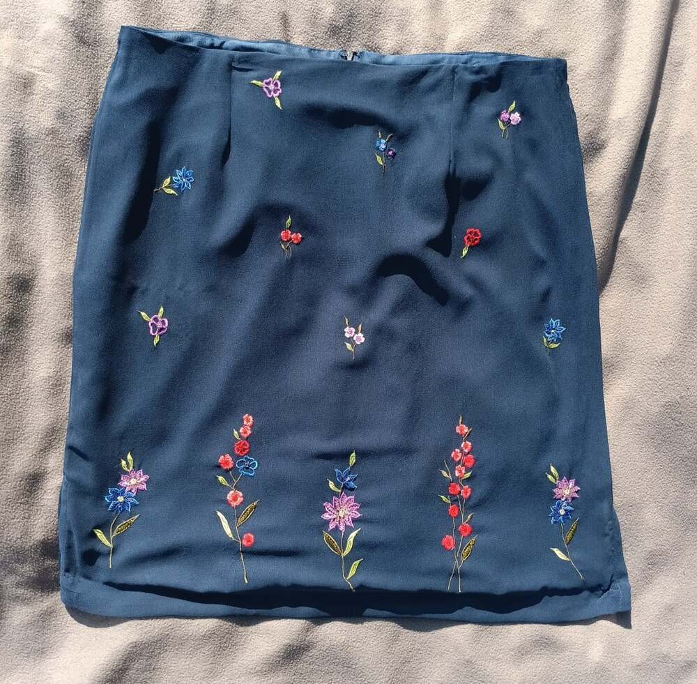 Pierre Cardin Navy Beaded Floral Embroidered Mini Skirt Women’s Size 22W